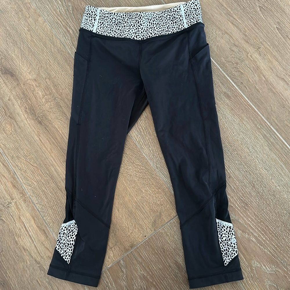 Lululemon women's crop pants. Size 6. Color black.